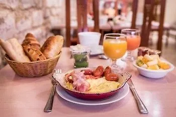 Louvre Sainte Anne ホテル パリ
