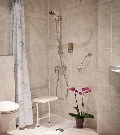 فندق لوفر سينت آن 3*