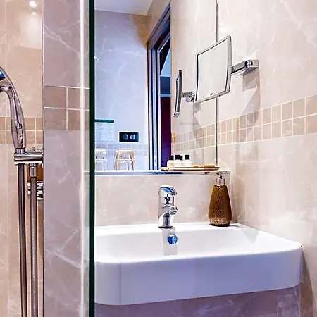 Hotel Louvre Sainte Anne 3*