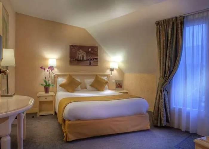 Hotell Louvre Sainte Anne 3*