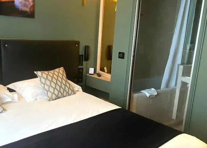 Louvre Sainte Anne 3* Paris