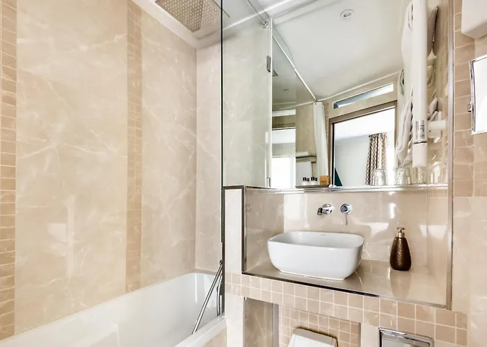 Louvre Sainte Anne Paris