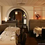 Louvre Sainte Anne Otel